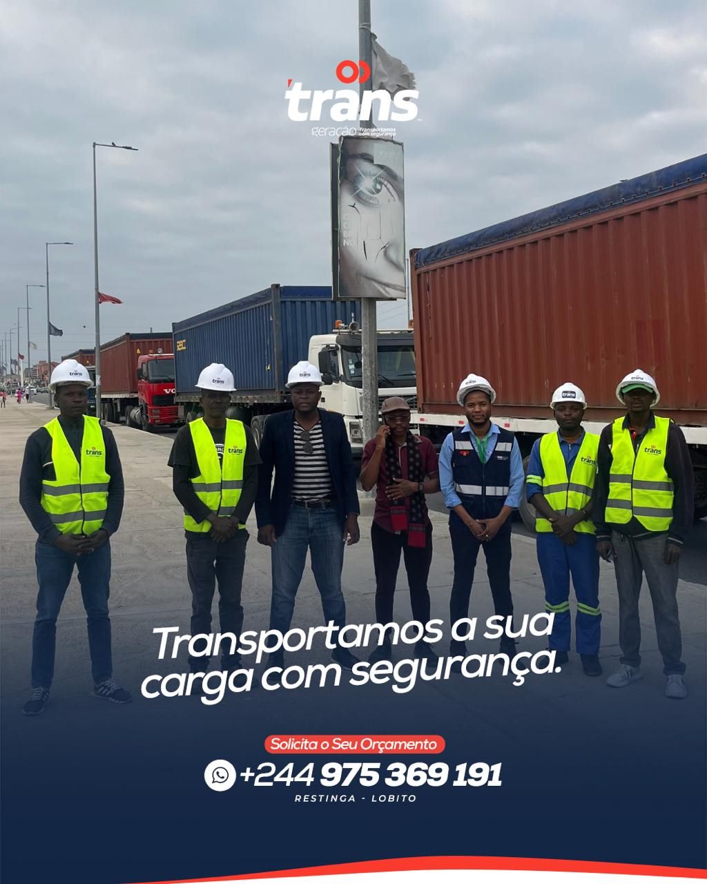 Equipa da Transgeração em frente a contentores no porto
