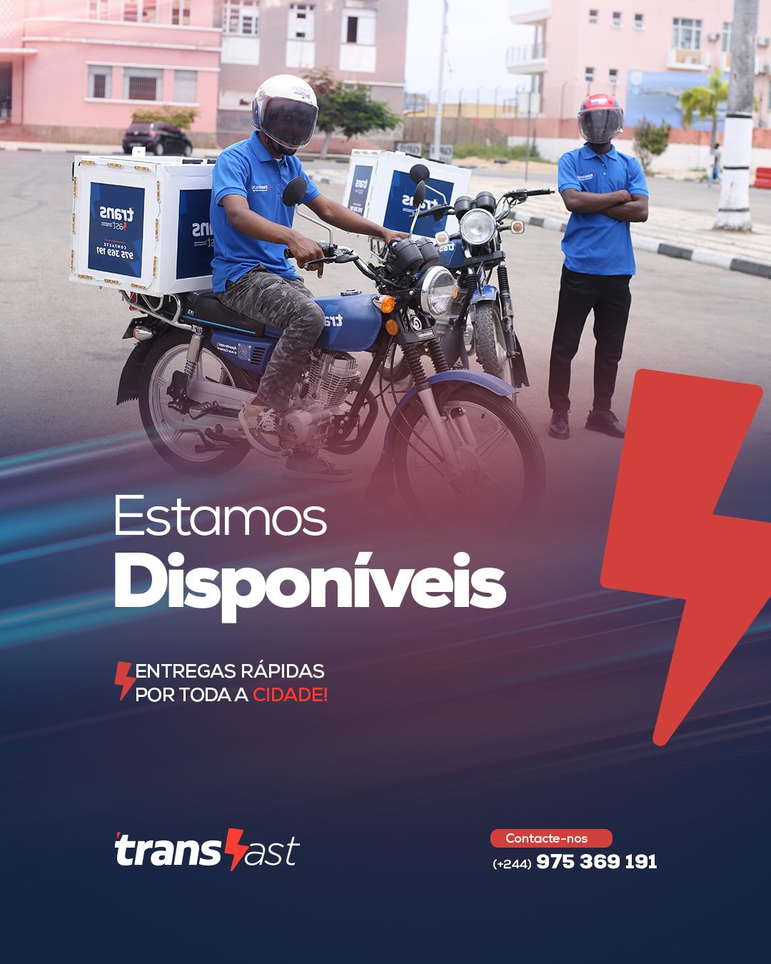 Estafetas Transfast em motorizadas, prontos para entregas rápidas